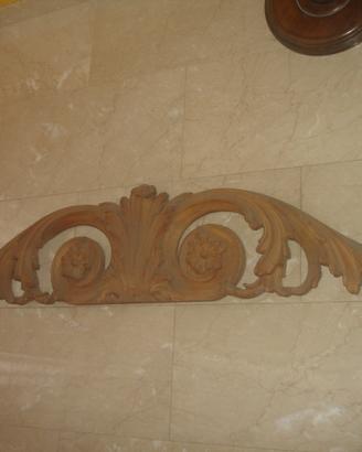 Cimasa intagliata in legno nazionale