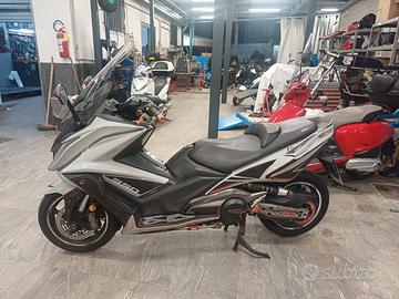 Motore e frizione nuovi con garanzia di un anno