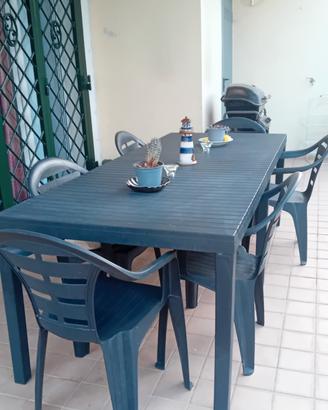 tavolo plastica con 6 sedie