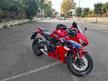 Honda CBR 650 R eClutch 2024 - Full Optional