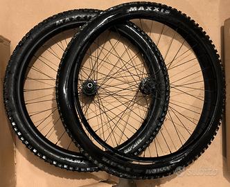 Coppia cerchi MTB mullet Amflow e copertoni Maxxis