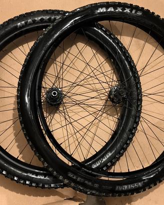 Coppia cerchi MTB mullet Amflow e copertoni Maxxis