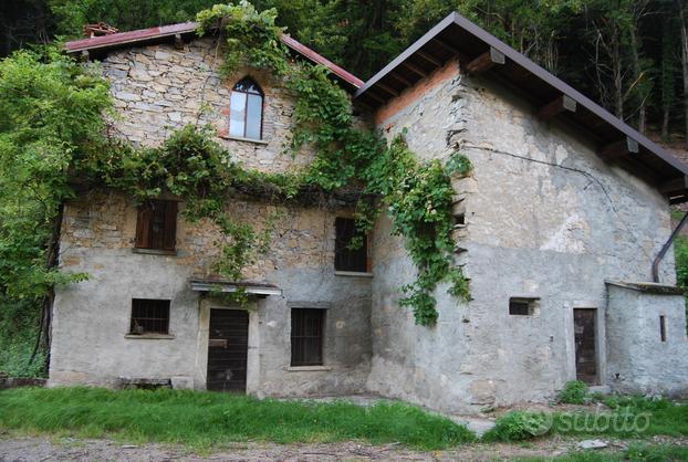 Casale con stalle Lanzo di Intelvi