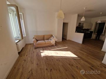 5 LOCALI A VILLAFRANCA D'ASTI