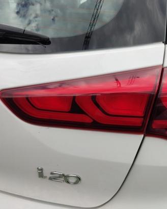 Fanale post dx int HYUNDAI I20 del 2015