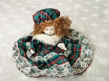 Bambola da collezione in porcellana