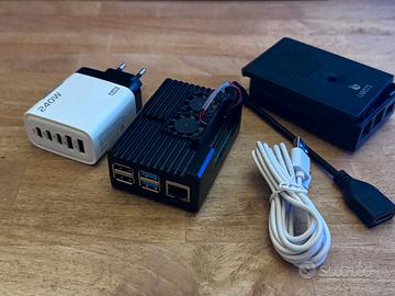 Raspberry Pi 4 8GB + Alimentatore e Doppio Case