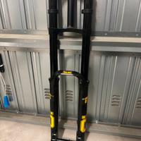 Forcella ohlins DH 38 escursione 200