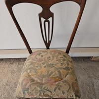 Sedia vintage in legno con seduta imbottita 