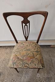 Sedia vintage in legno con seduta imbottita 