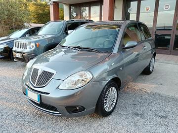 Lancia Ypsilon 1.2 8V 60CV ARGENTO NEOPATENTATI