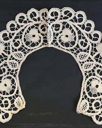 Antico colletto fatto a mano con tombolo