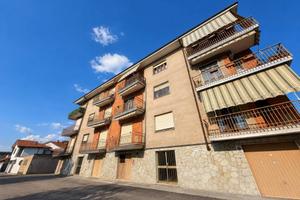 Appartamento di 90 m² con 4 locali e box auto a Ca