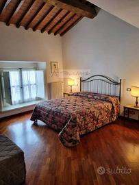 Appartamento di 130 m² con 5 locali e box auto a V
