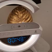 Radio sveglia a colore con musica rilassante .