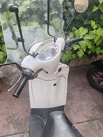 Scooter funzionante  con revisione fino al 2027