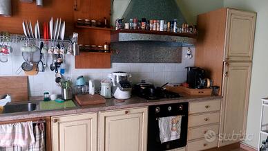 Cucina componibile con elettrodomestici