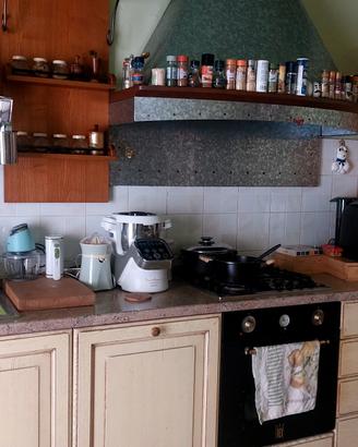 Cucina componibile con elettrodomestici