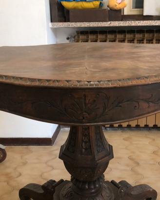 tavolo ovale in legno con intarsi