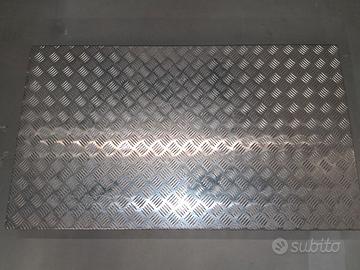 2 Pedane alluminio: 1 carrellata e l'altra fissa