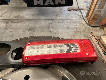 Faro posteriore + supporto Volvo Globetrotter 500