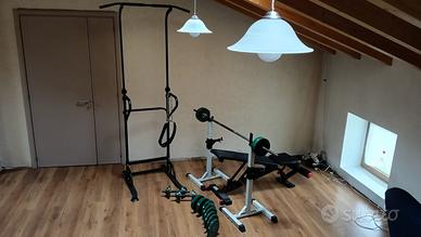 Home gym completa con panca, rack e 110 kg pesi