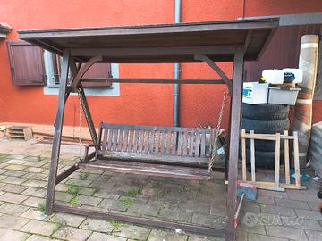 dondolo da giardino e panca