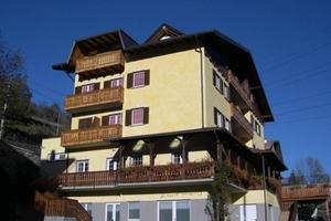 Attività / Licenza di 1300 m² con più di 5 locali 