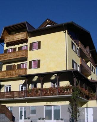 Attività / Licenza di 1300 m² con più di 5 locali 