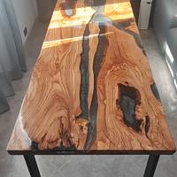 Tavolo legno e resina 