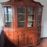 Mobile con vetrina stile classico