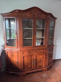 Mobile con vetrina stile classico