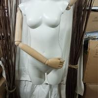 Manichini donna con braccia in legno articolate