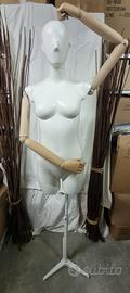 Manichini donna con braccia in legno articolate