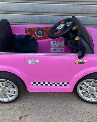 Auto elettrica da bambina