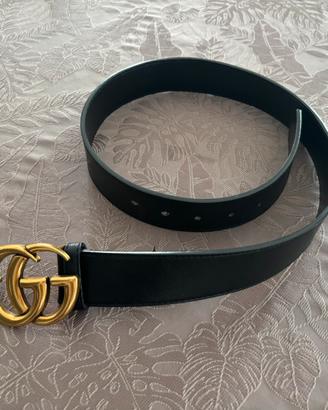 Cintura Gucci GG Marmont in pelle nera