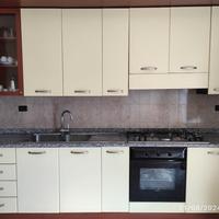 Cucina completa + tavolo e 4 sedie