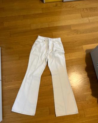 Jeans bianchi e marroni