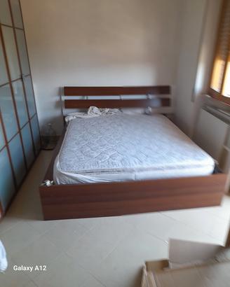 Letto matrimoniale  Armadio a 6 ante 