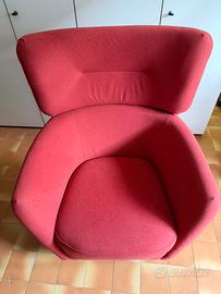Poltrona con poggiapiedi contenitore