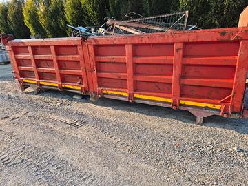 Cassone ribaltabile trilaterale