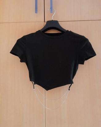 Crop top nero con catene sul retro