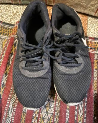Nike Tanjun