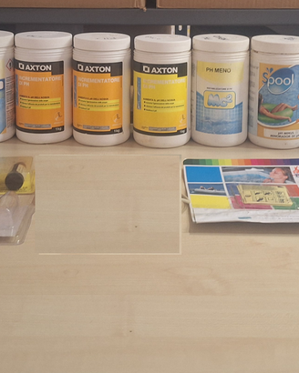 SCATOLONE PRODOTTI PULIZIA E MANUTENZIONE PISCINA