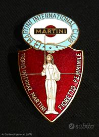 Distintivo o spilla Vintage in smalto del MARTINI