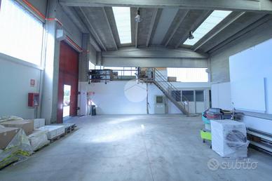 CAPANNONE A CANONICA D'ADDA