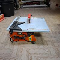 Tagliapiastrelle elettrica portatile