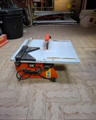 Tagliapiastrelle elettrica portatile