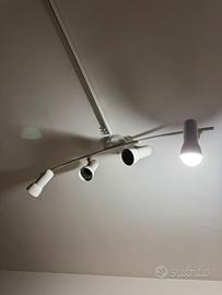 lampadario a soffitto con faretti orientabili
