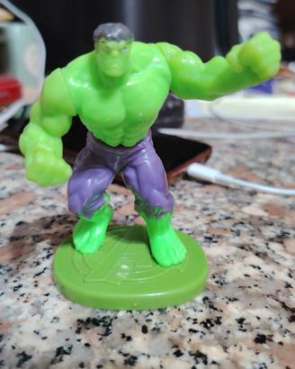 Hulk Kinder Sorpresa Maxi Marvel Avengers con base